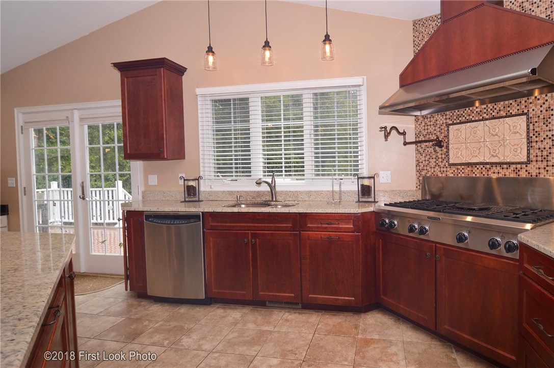 15 Meader Pond Road Lincoln, RI 02865 - Photo 8 of 38