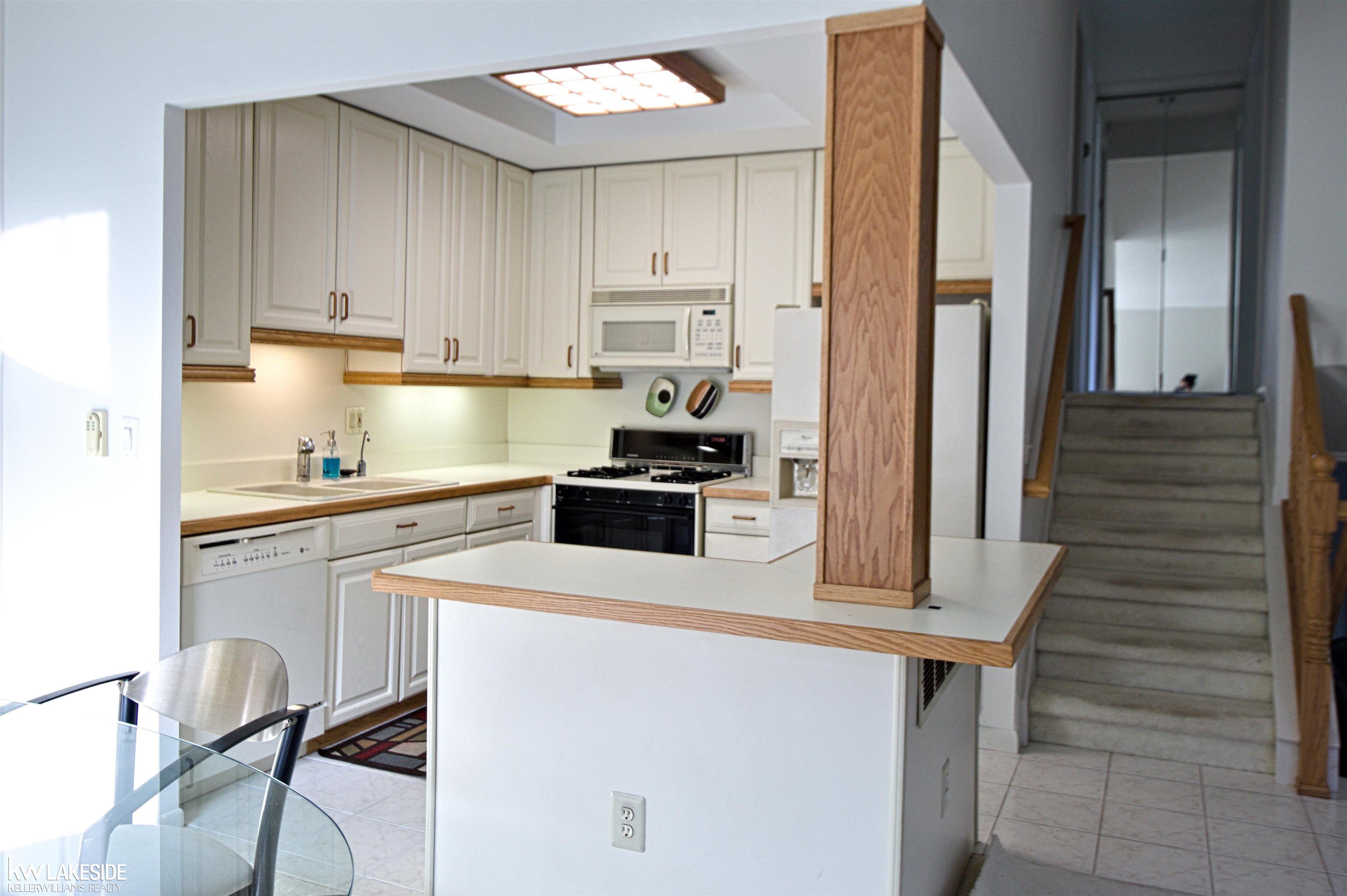 889 Lafayette Court Rochester, MI 48307 - Photo 5 of 27 50123340-4.JPG