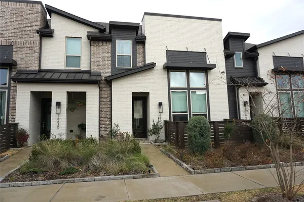 a house view with a outdoor space