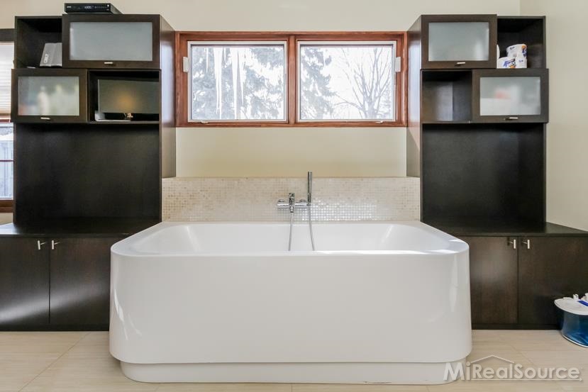 571 Lake Shore Road Grosse Pointe Shores, MI 48236 - Photo 13 of 43