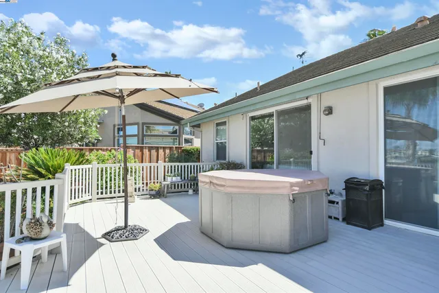a view of a house with backyard and porch