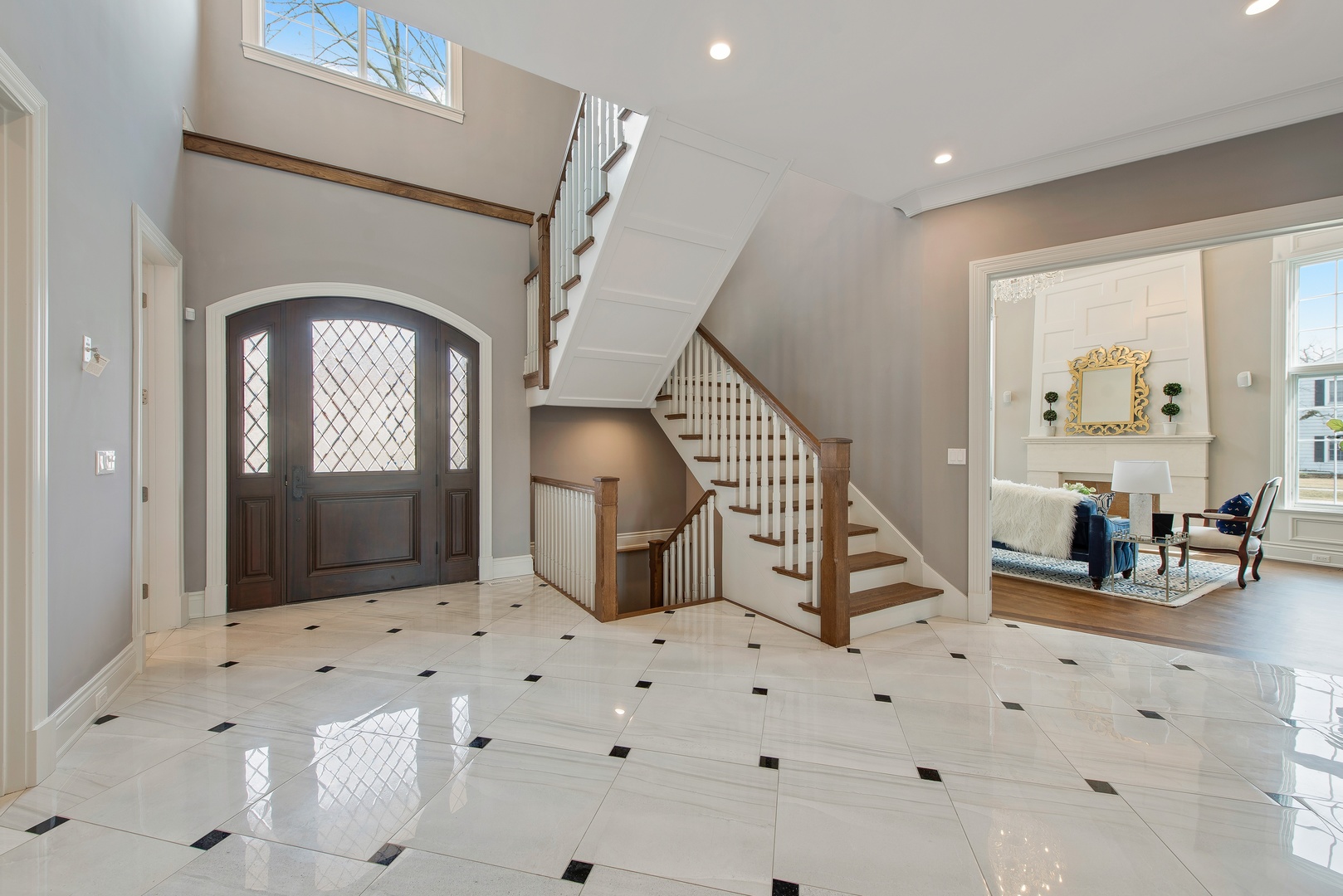 290 Thackeray Lane Northfield, IL 60093 - Photo 2 of 30 a view of hall way with mirror and furniture