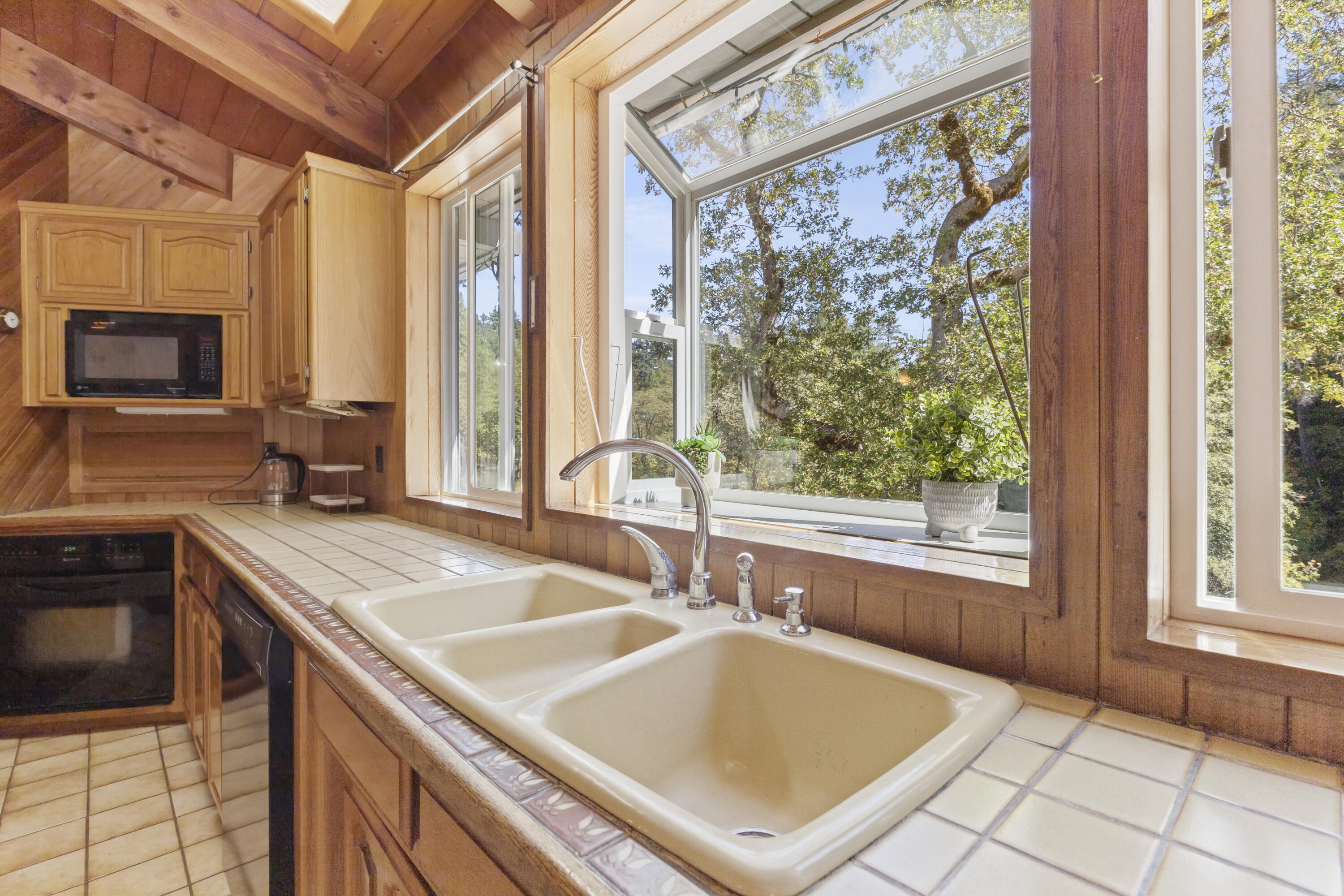 1211 Upper Powell Creek Road Williams, OR 97544 - Photo 13 of 43 Kitchen