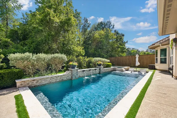 $1,100,000 | 105 Jaeger Court, Montgomery, TX 77316