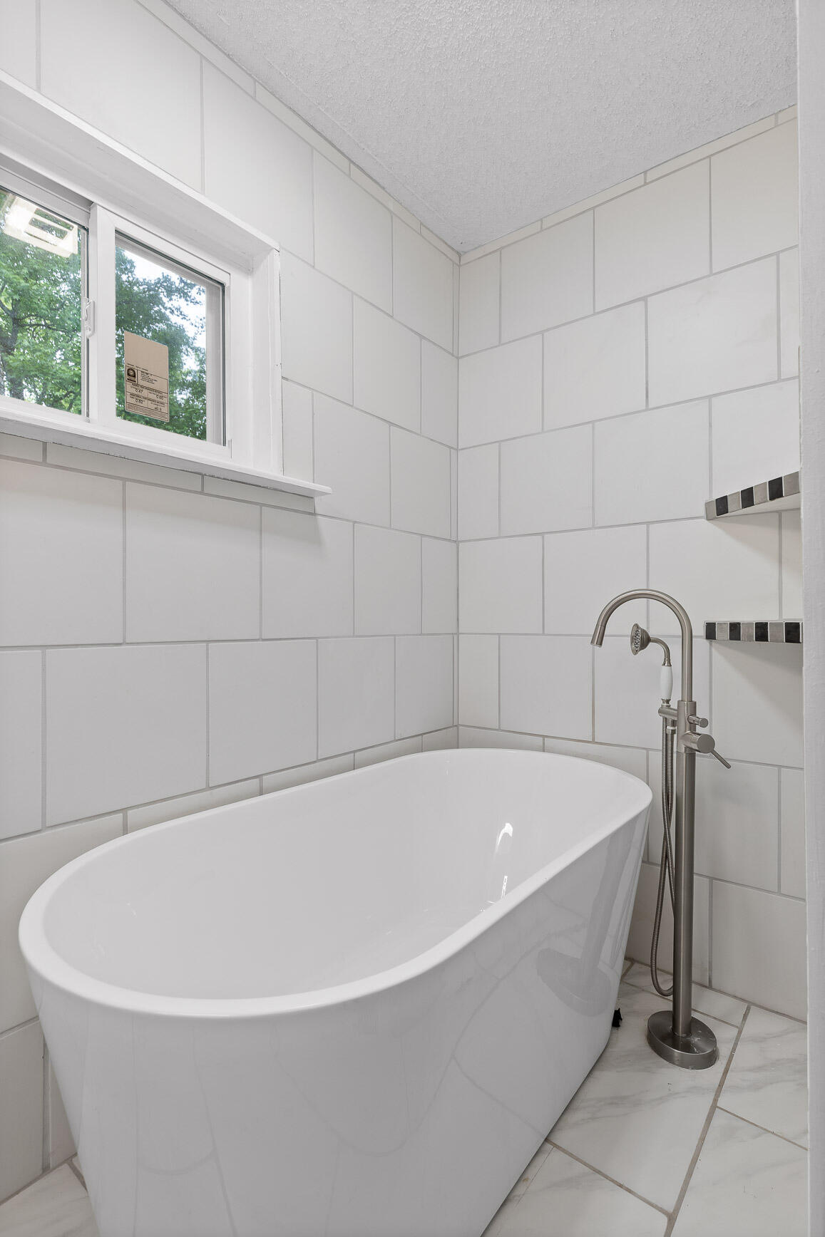 127 P'Poole Avenue Chattanooga, TN 37415 - Photo 16 of 23 Hall bath