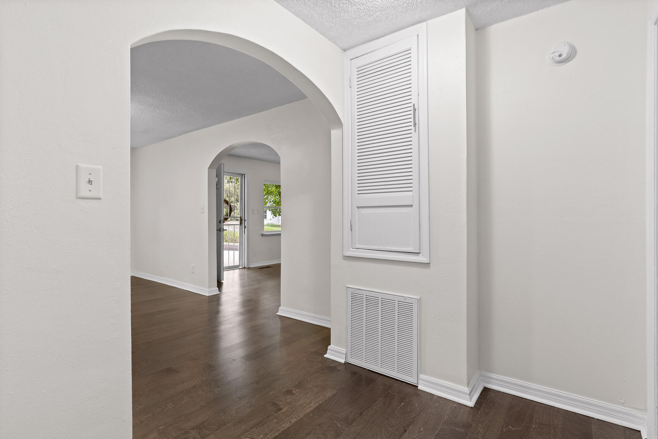 127 P'Poole Avenue Chattanooga, TN 37415 - Photo 7 of 23 Wall Closet on the right