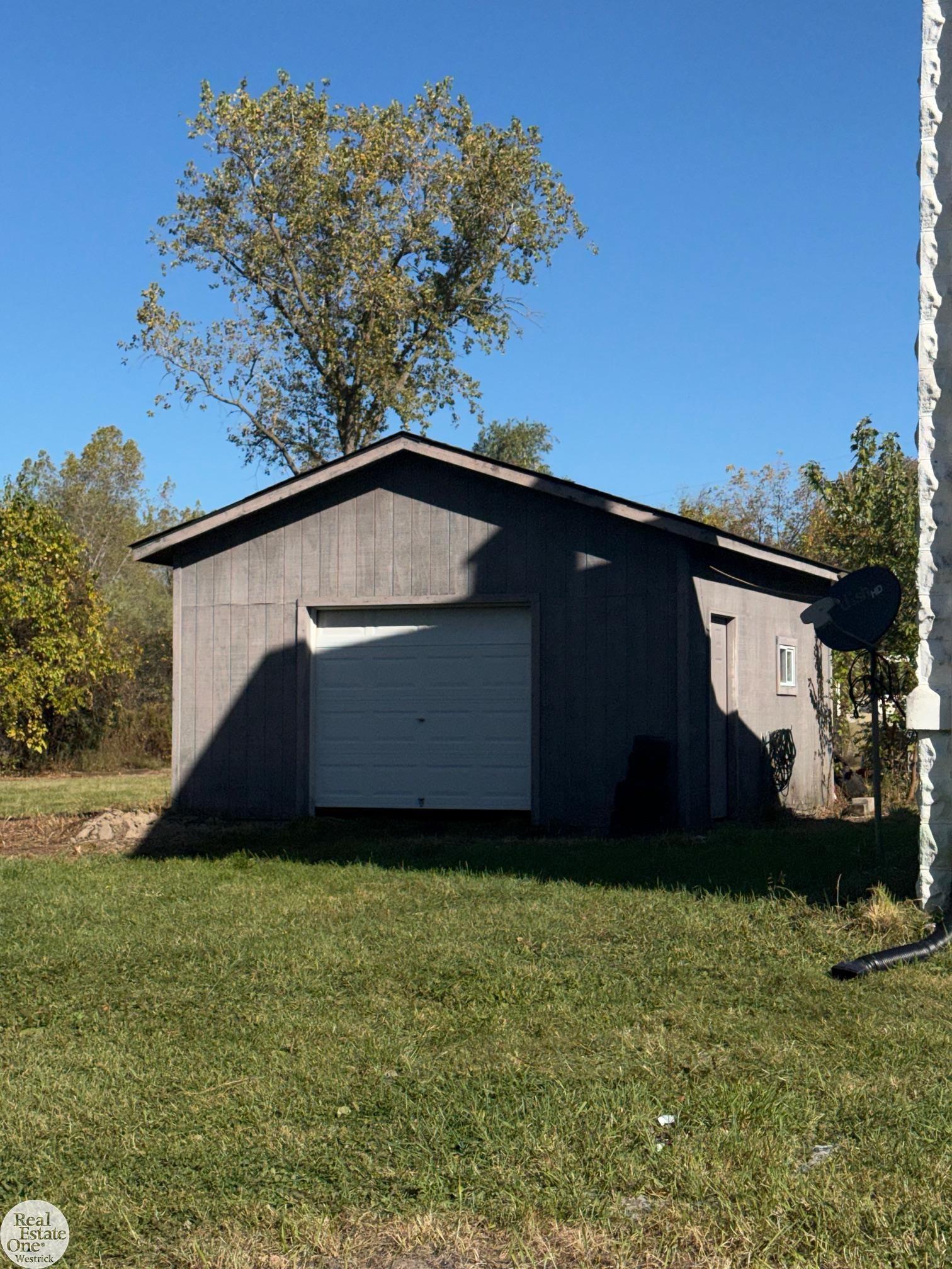 7742 River Road Marine City, MI 48039 - Photo 21 of 25 Garage