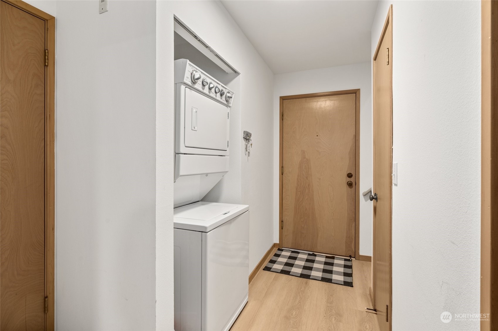 3435 Burke Avenue North Seattle, WA 98103 - Photo 14 of 21