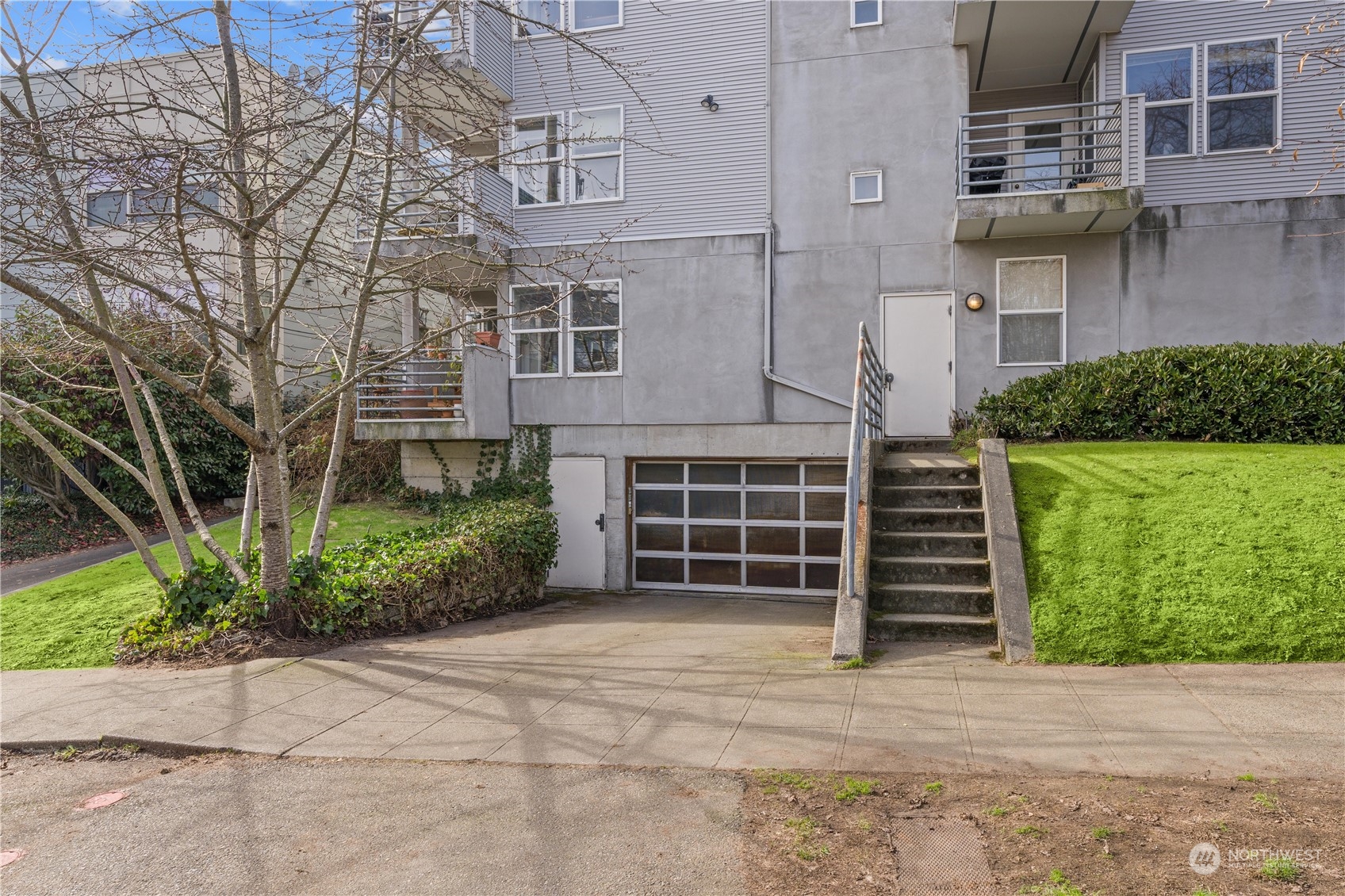 3435 Burke Avenue North Seattle, WA 98103 - Photo 4 of 21