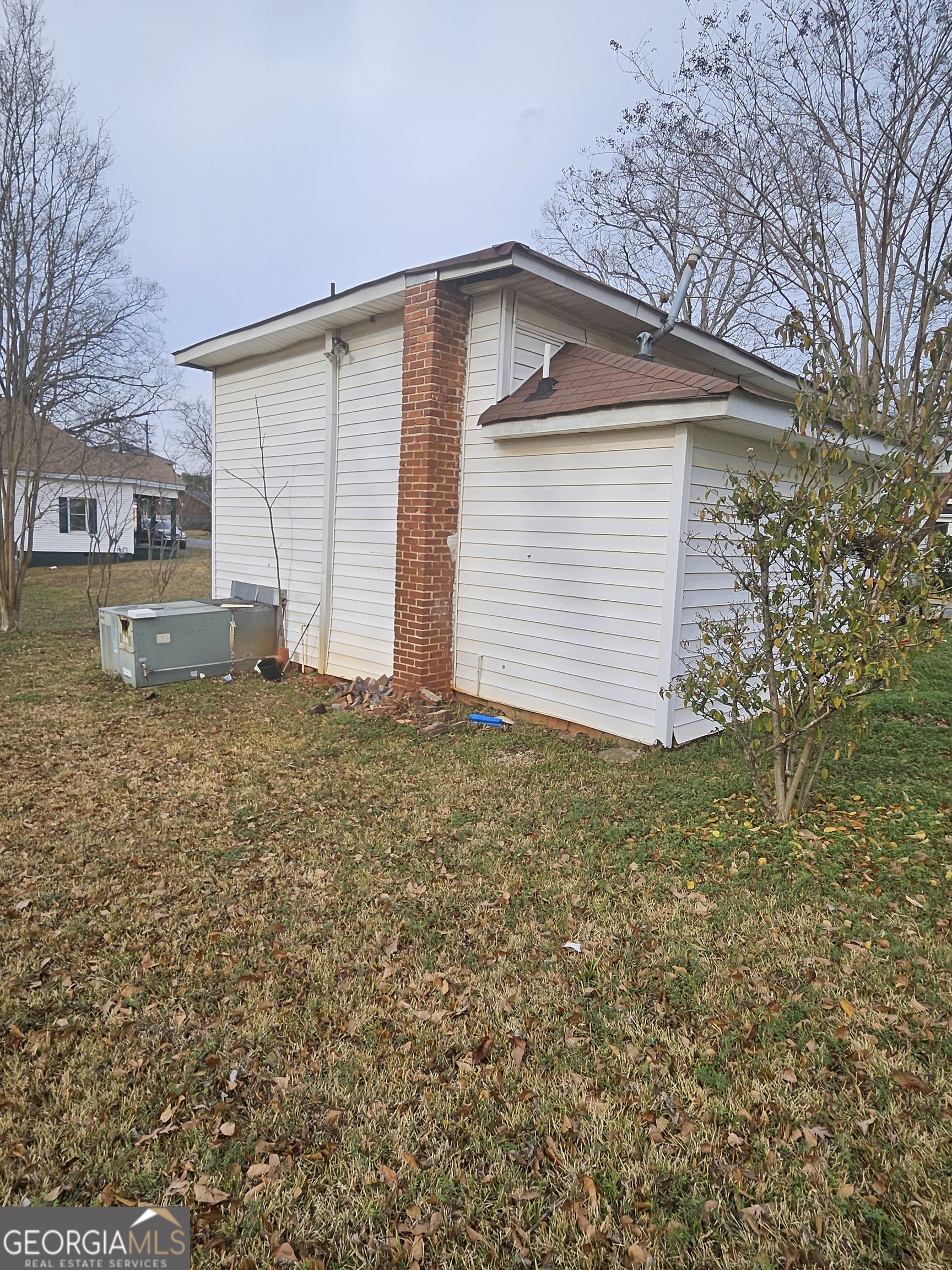 109 F Avenue Thomaston, GA 30286 - Photo 13 of 25 a front view of a house with a yard