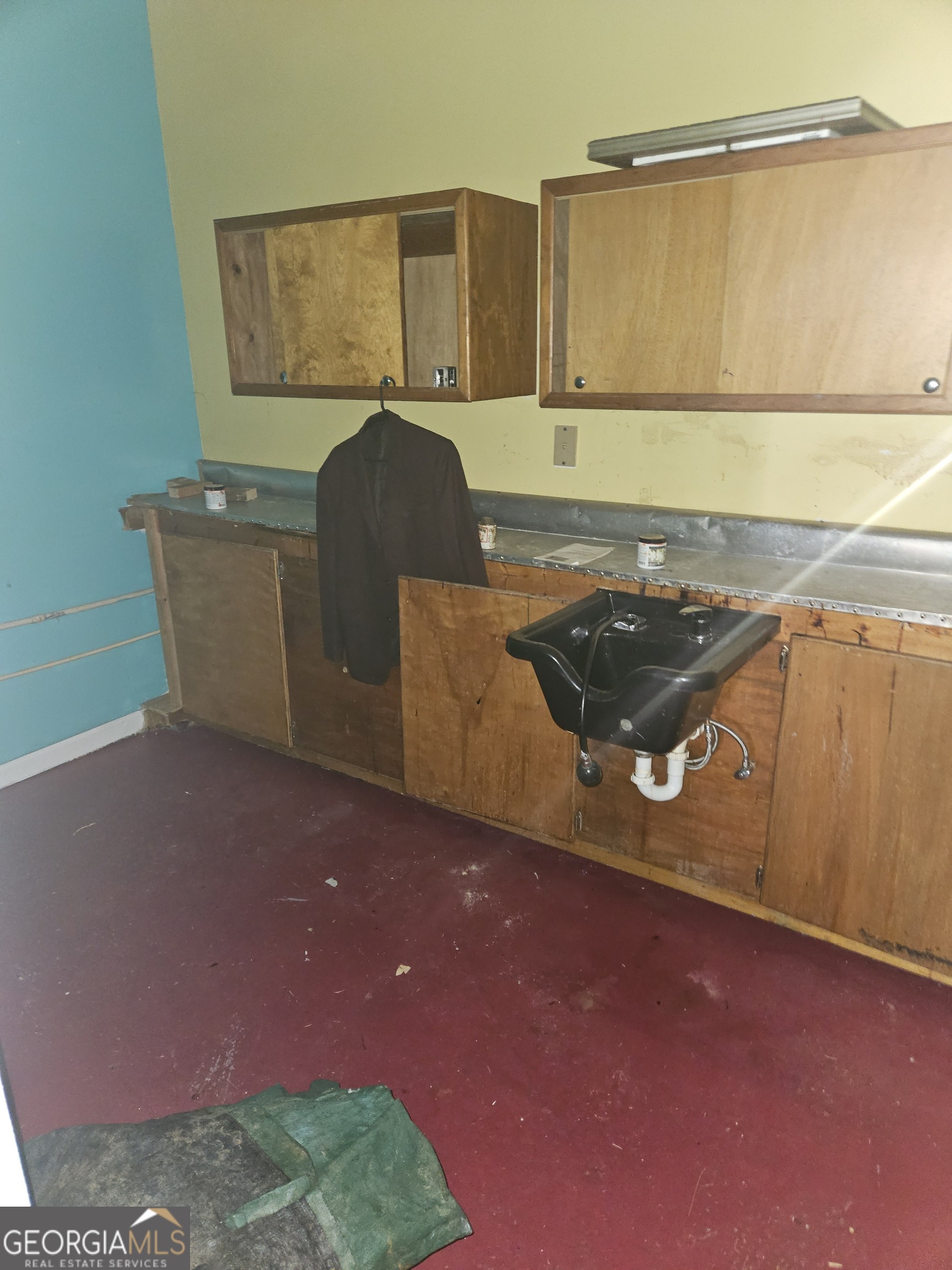 109 F Avenue Thomaston, GA 30286 - Photo 22 of 25 a living room with a couch