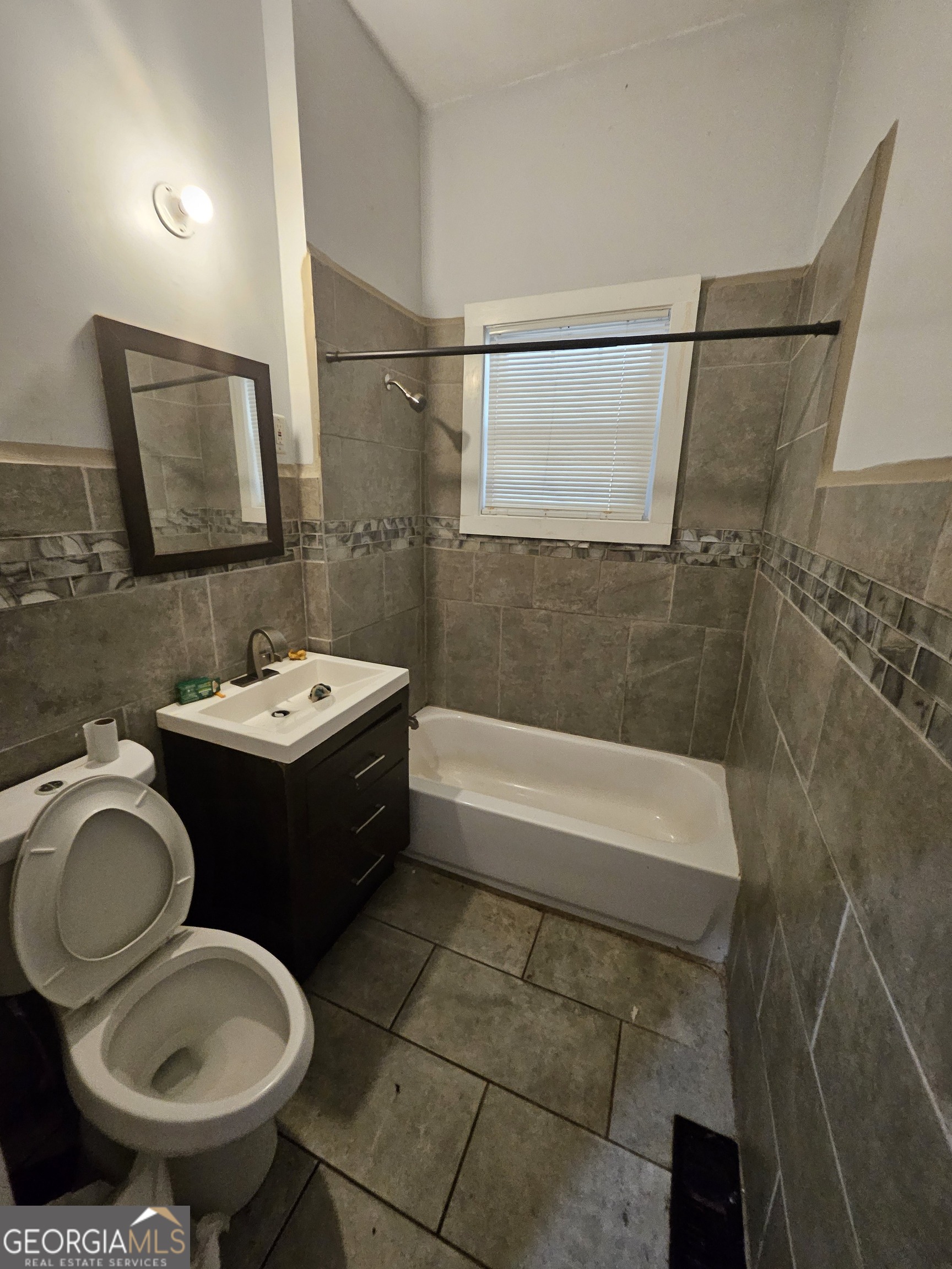 109 F Avenue Thomaston, GA 30286 - Photo 8 of 25 a bathroom with a sink toilet and shower