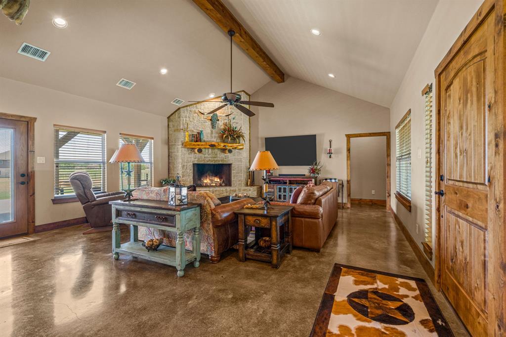 6231 Michael Road Sanger, TX 76266 - Photo 7 of 40