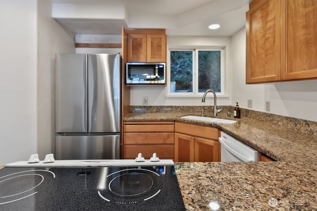 331 Maple Grove Road, Unit 4 Port Angeles, WA 98363 - Photo 13 of 40