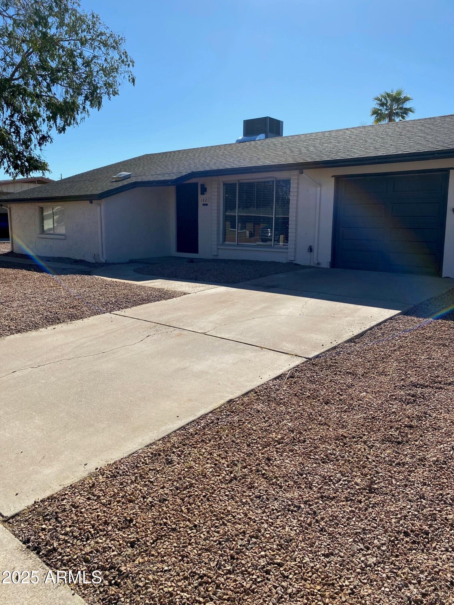 1821 West Libby Street Phoenix, AZ 85023 - Photo 4 of 26 a front view of a house