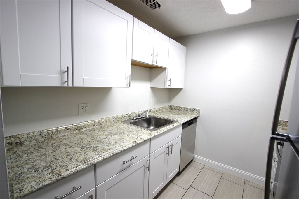 2008 Franklin Crossing Road, Unit 2008 Franklin, MA 02038 - Photo 4 of 35
