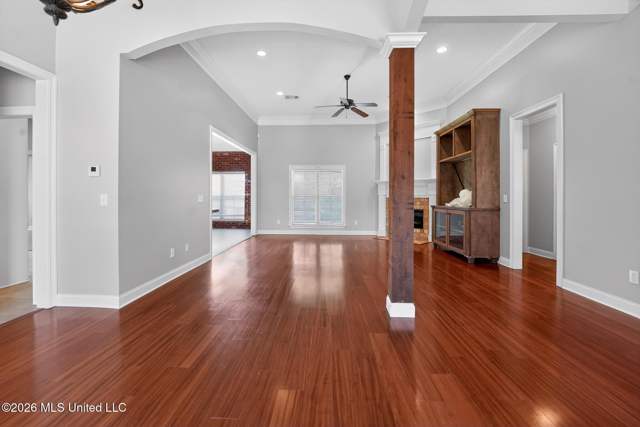 308 Turtle Hollow Brandon, MS 39047 - Photo 10 of 40 09_308_Turtle_Hollow-Living_room-8042