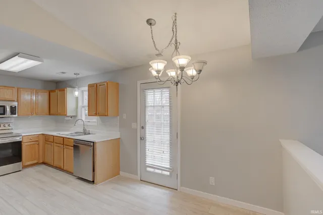 $220,000 | 3305 North Stockwell Road, Evansville, IN 47715