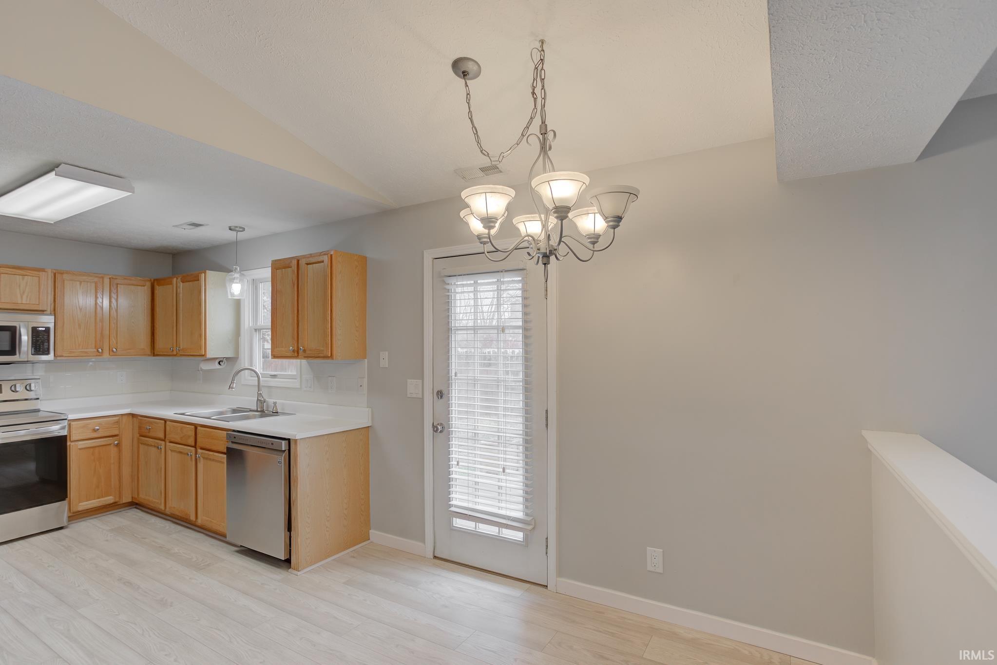 3305 North Stockwell Road Evansville, IN 47715 - Photo 9 of 27