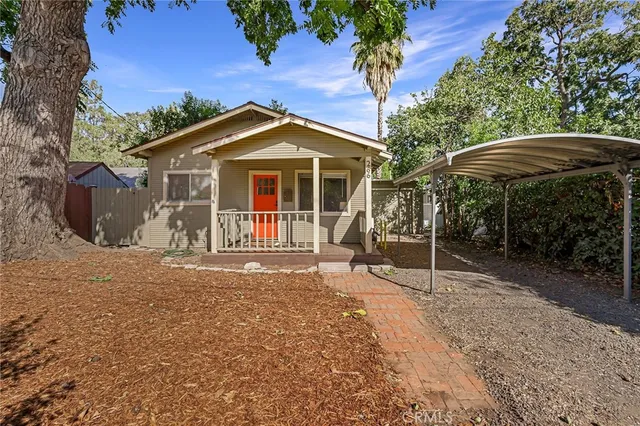 a view of a house with a yard