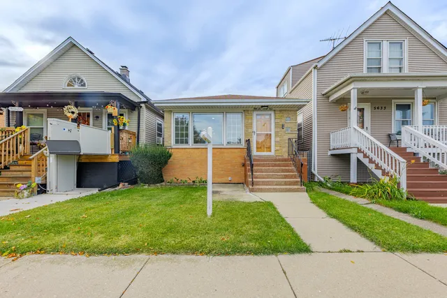 $379,900 | 5631 West 64th Place, Chicago, IL 60638