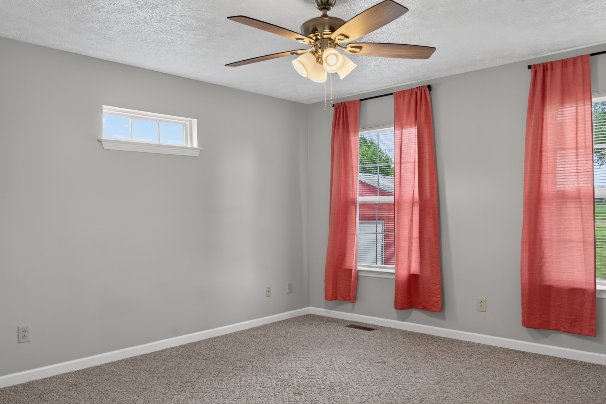 618 Lear Road Portland, TN 37148 - Photo 18 of 29 an empty room with windows