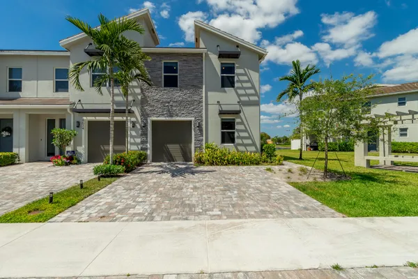 $3,400 | 8618 Via Mar Lake, Lake Worth, FL 33467