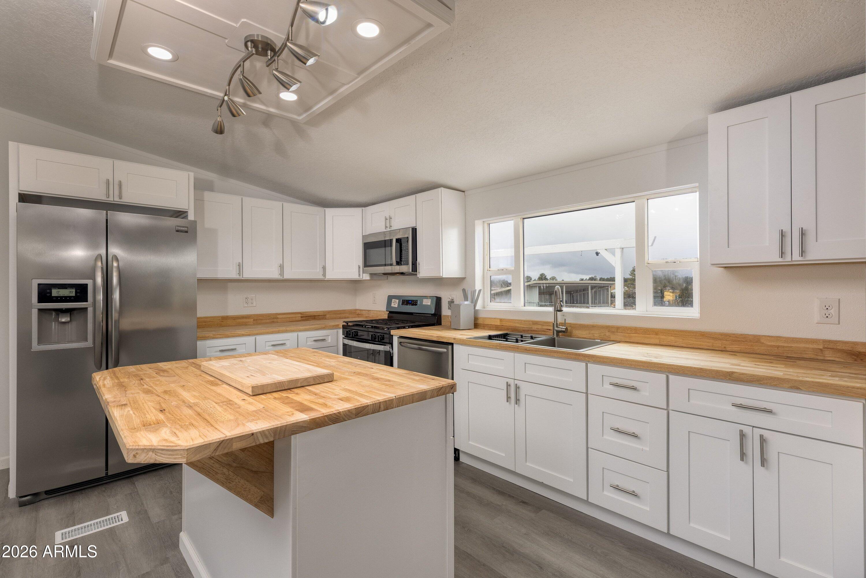 2312 Parkinson Road Lakeside, AZ 85929 - Photo 11 of 56 011_photo11_2312_parkinson_rd._ls_tammy_