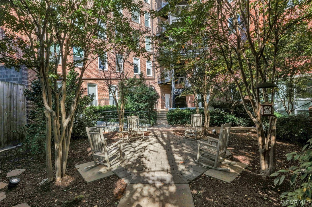 413 Stuart Circle, Unit U2D Richmond, VA 23220 - Photo 25 of 31 2nd courtyard, "West Avenue Couryard". Infared ke