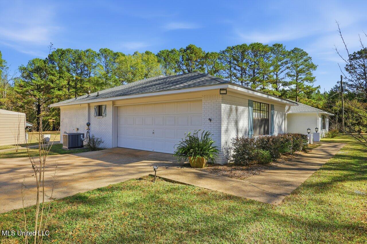 2294 Simpson Highway 469 Florence, MS 39073 - Photo 4 of 40 2294 Simpson Hwy 469 Home Tours MS 4