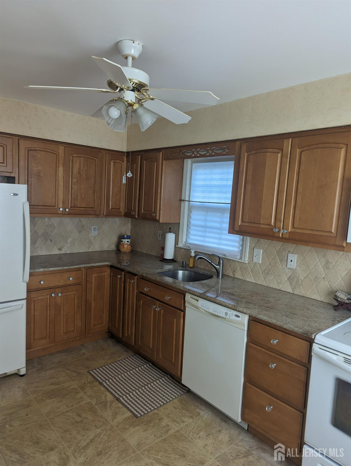 33 Dover Walk Toms River, NJ 08753 - Photo 2 of 13