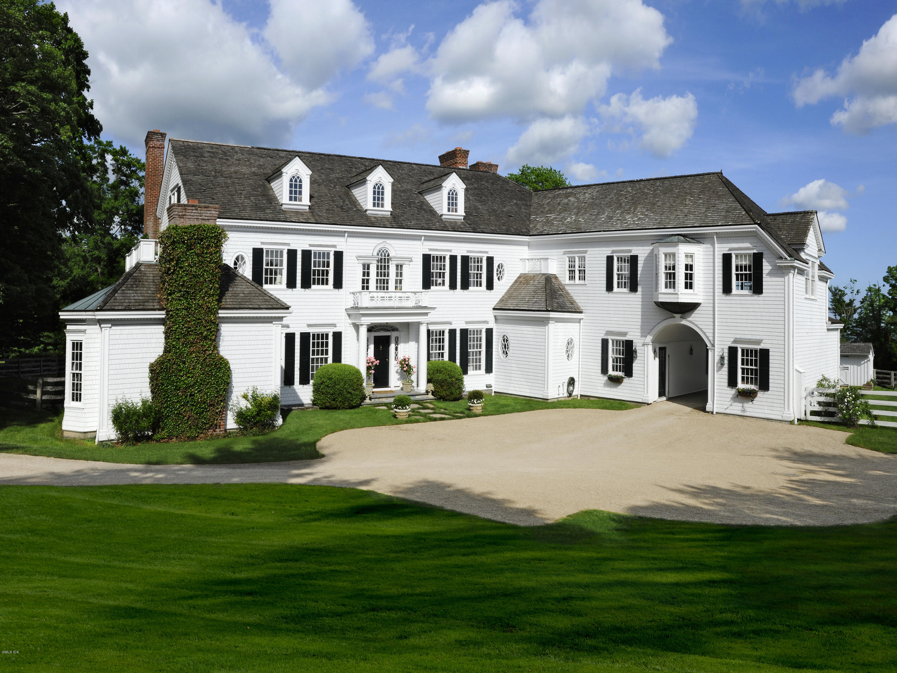 475 Round Hill Road Greenwich, CT 06831 - Photo 2 of 22 475 Round Hill Road Exterior Front