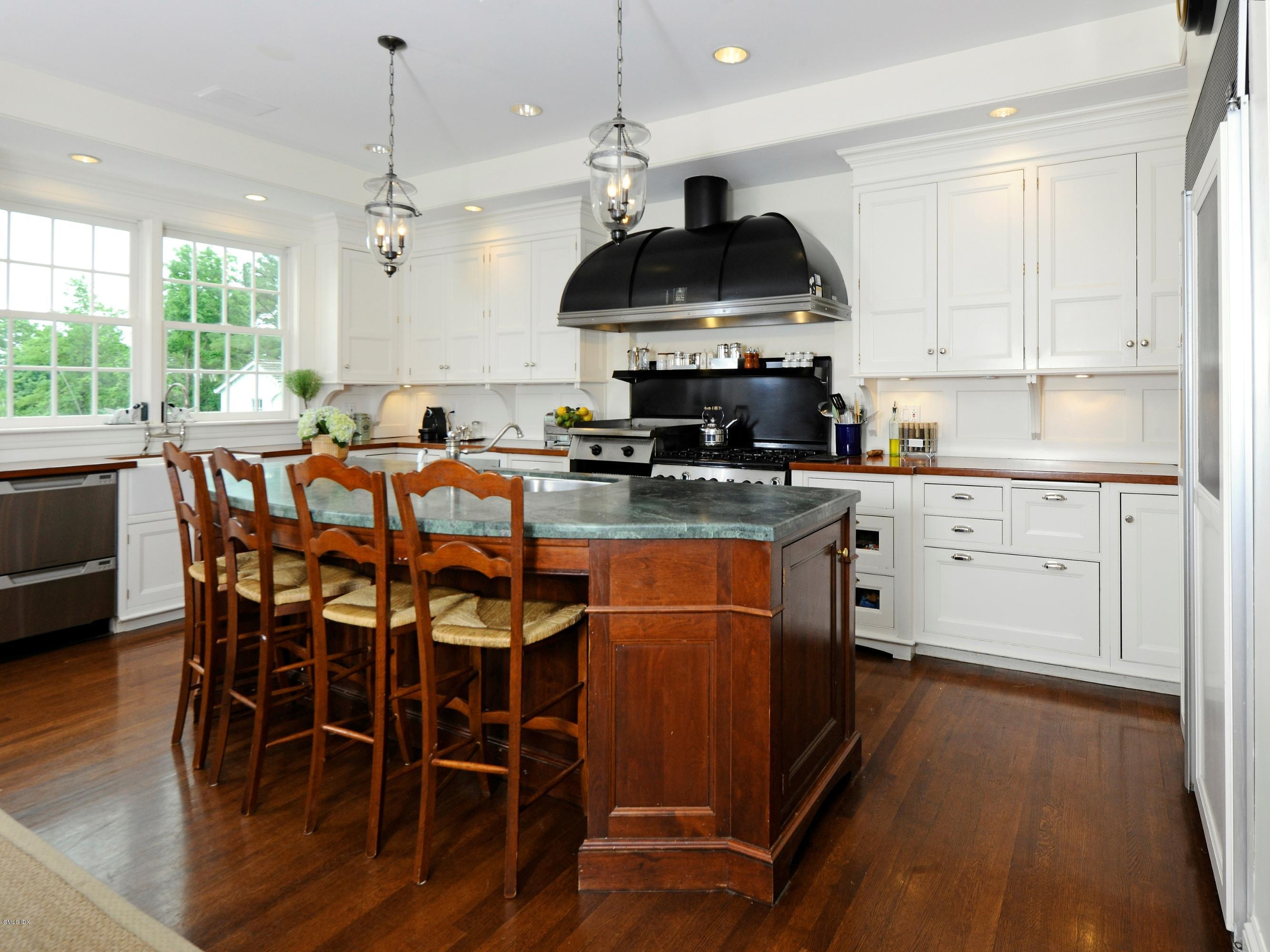 475 Round Hill Road Greenwich, CT 06831 - Photo 9 of 22 475 Round Hill Road Kitchen