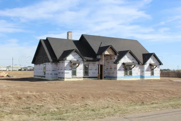 a view of house with entertaining space