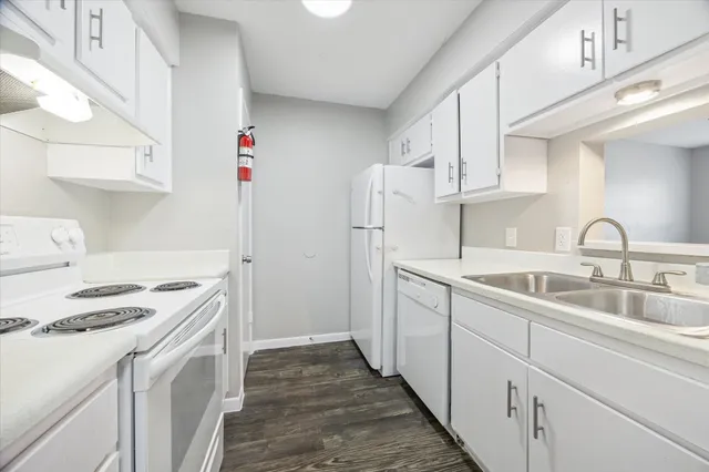 $895 | 3800 Sherwood Lane, Unit 132, Houston, TX 77092