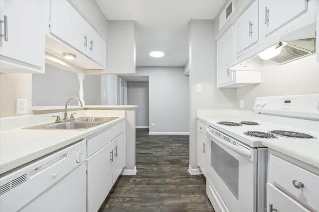 $895 | 3800 Sherwood Lane, Unit 132, Houston, TX 77092