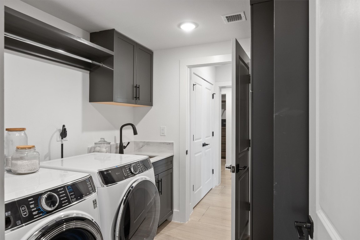 101 Fall Drive Georgetown, TX 78633 - Photo 22 of 40 a utility room with dryer and washer
