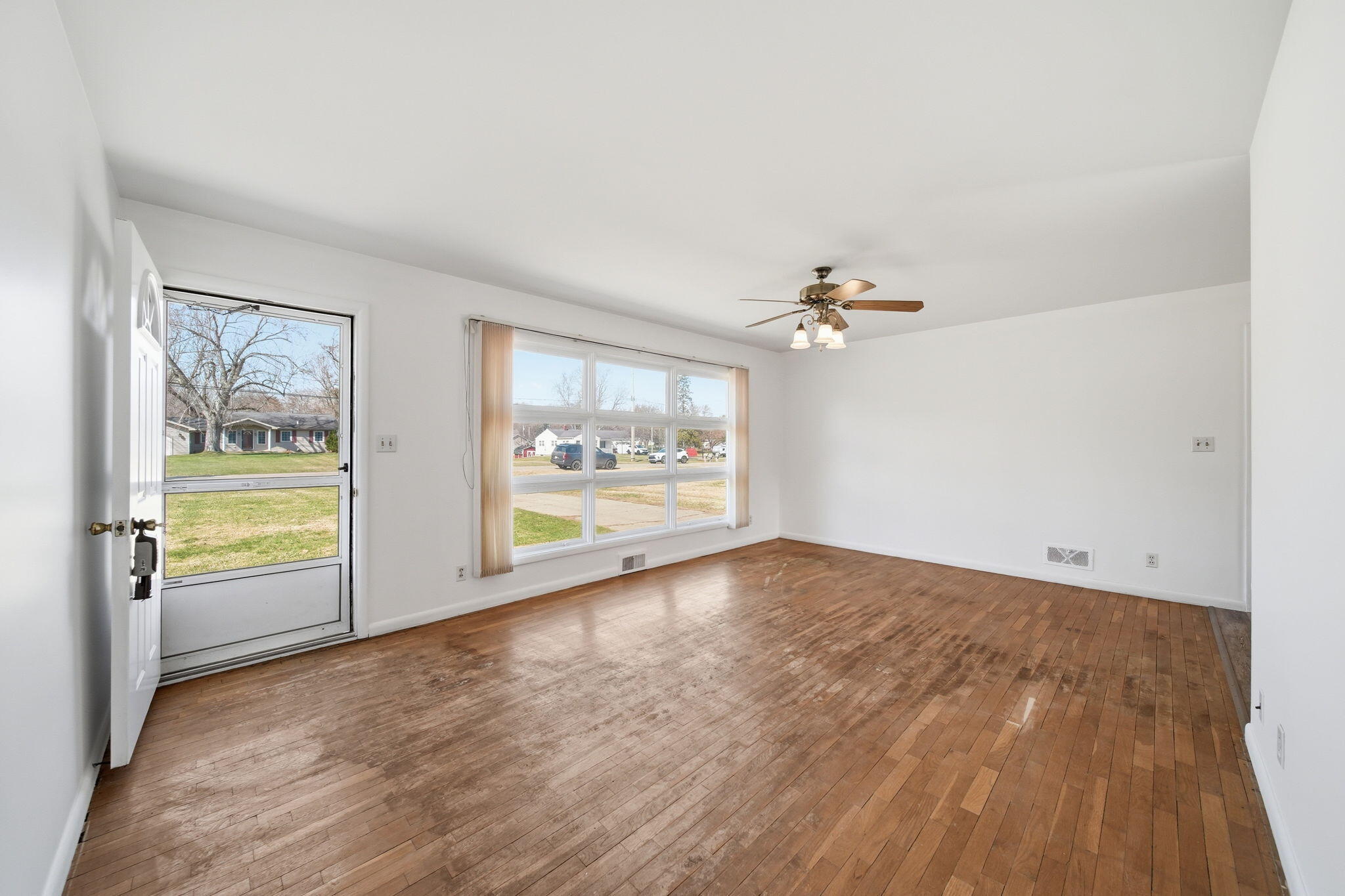 705 Leo Road Jackson, MI 49203 - Photo 2 of 38 4-web-or-mls-DSC01261