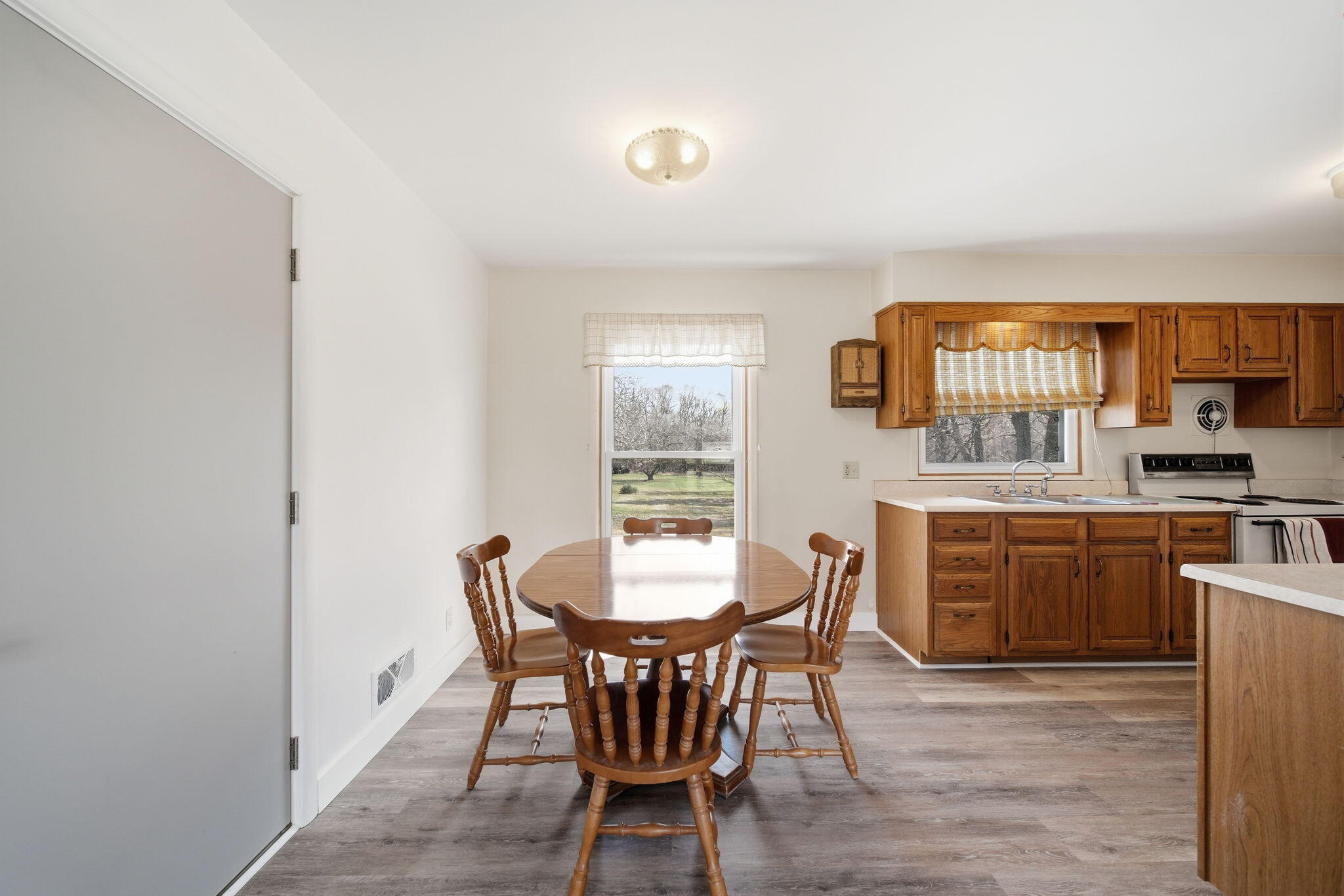 705 Leo Road Jackson, MI 49203 - Photo 4 of 38 6-web-or-mls-DSC01277