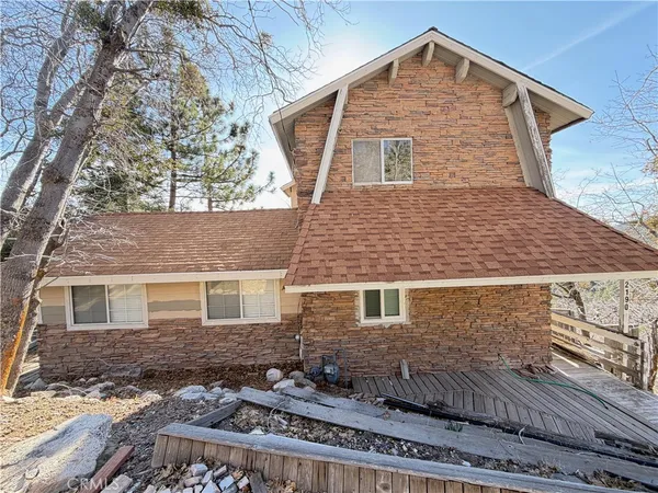 a view of a wooden fence