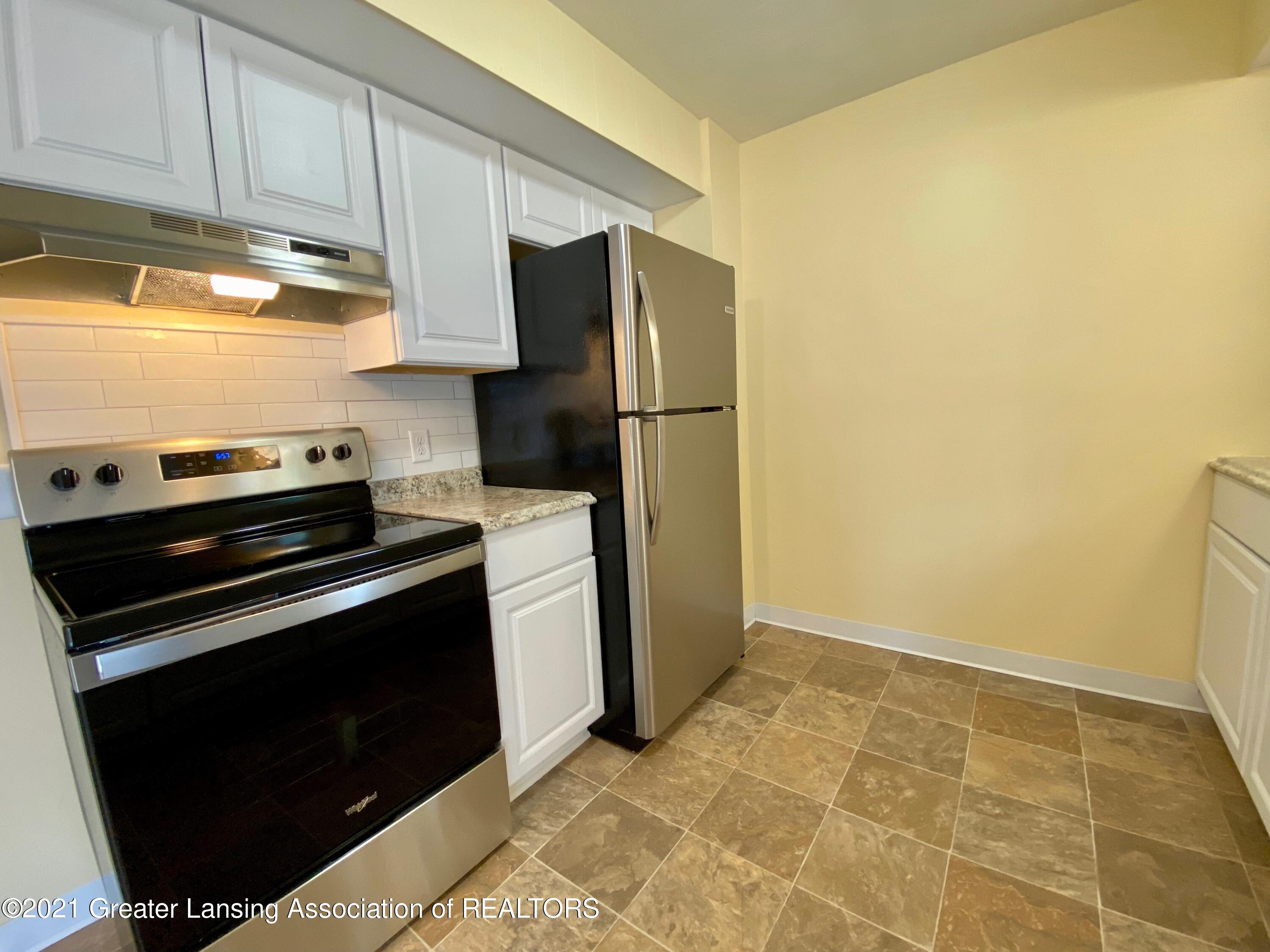 516 West Miller Road Lansing, MI 48911 - Photo 4 of 34 newly updated kitchen