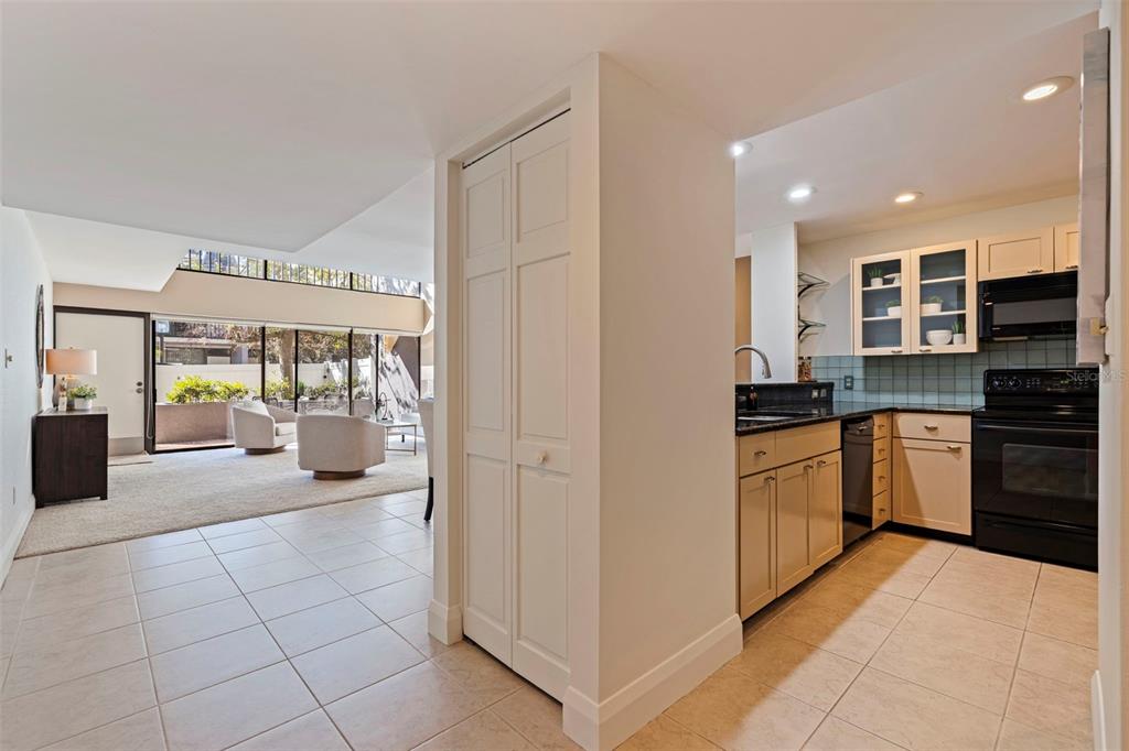 301 2nd Street North, Unit 7 St. Petersburg, FL 33701 - Photo 5 of 67