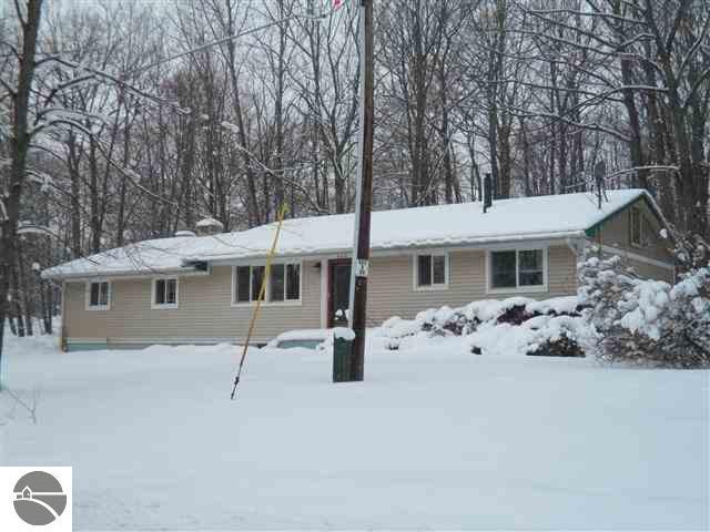 559 Bass Lake Road Traverse City, MI 49685 - Photo 10 of 41 1742212-9.JPG