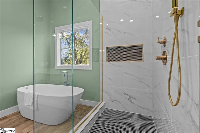 $950,000 | 17 Cunningham Point Court, Greer, SC 29651