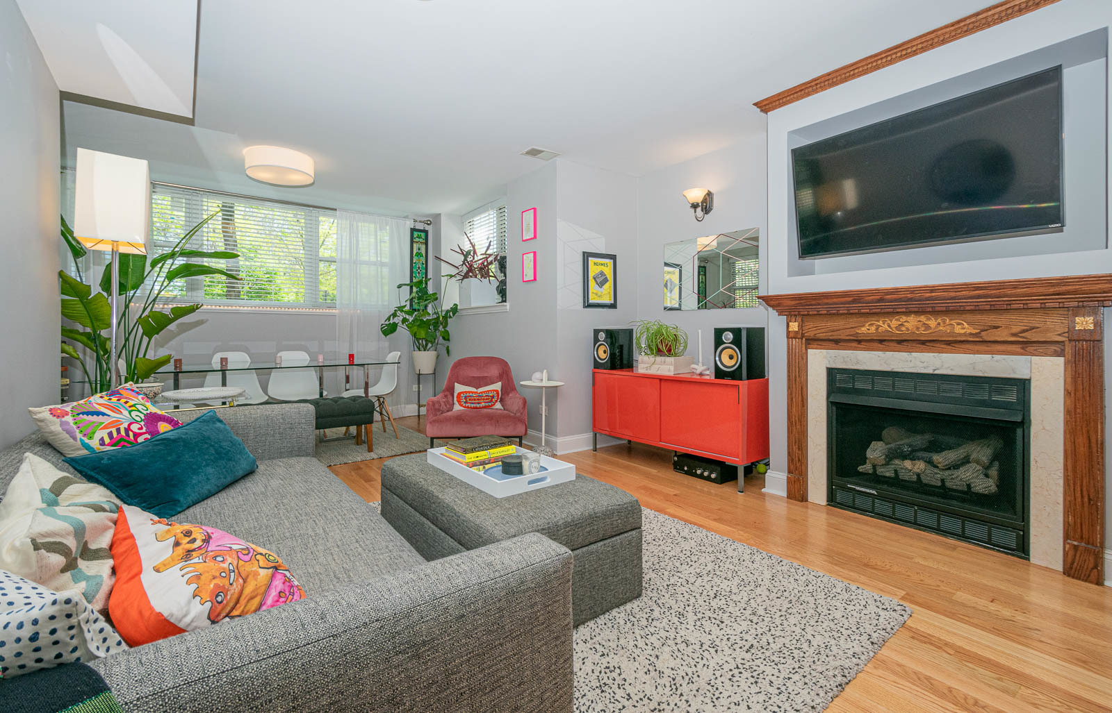 5874 North Ridge Avenue, Unit G Chicago, IL 60660 - Photo 2 of 14 a living room with furniture and a fireplace