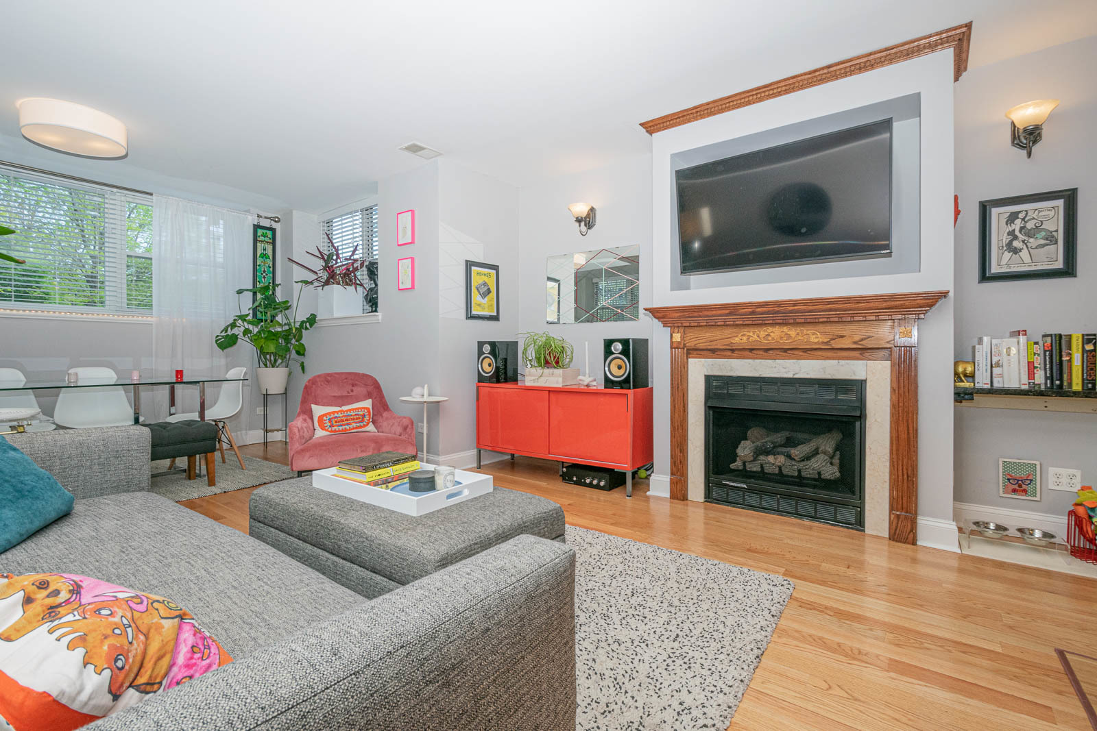 5874 North Ridge Avenue, Unit G Chicago, IL 60660 - Photo 6 of 14 a living room with furniture and a fireplace