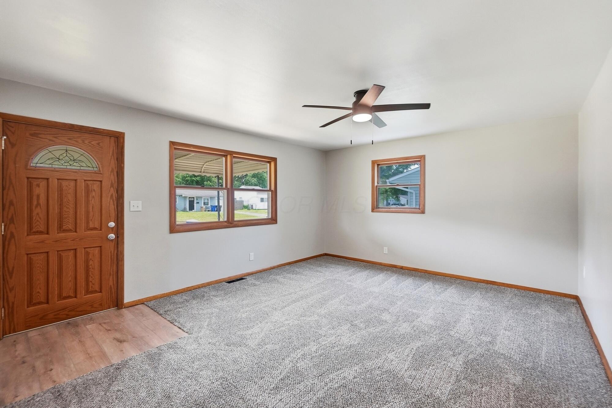 5474 Inlet Drive Columbus, OH 43232 - Photo 3 of 21 Living Room