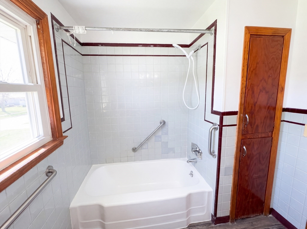 41 Hicks Street Chicopee, MA 01020 - Photo 8 of 15