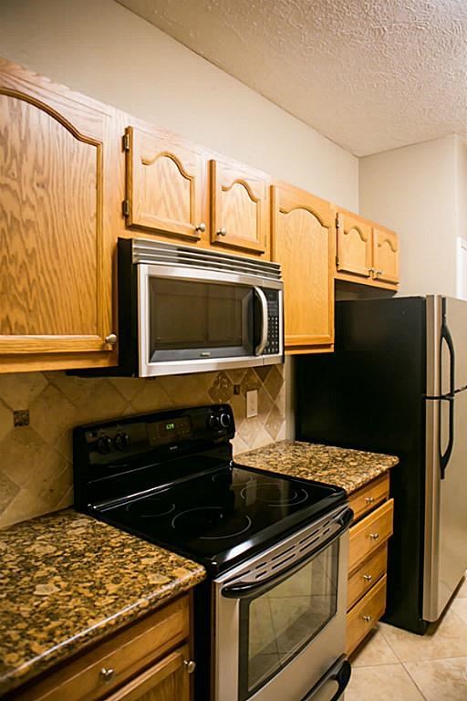 6000 Reims Road, Unit 3403 Houston, TX 77036 - Photo 7 of 17 Electric range in the kitchen