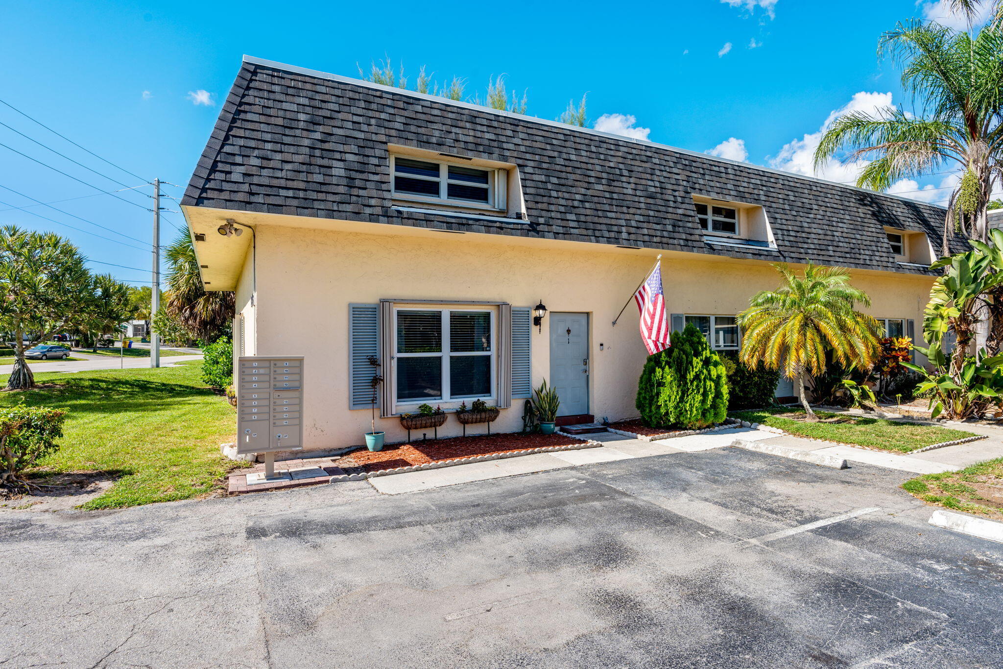 1-web-or-mls-A7402702